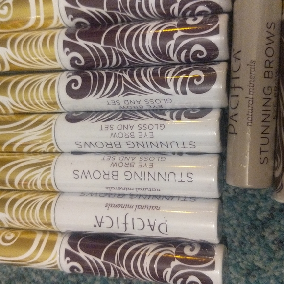 1 Pacifica stunning brows, eye brow gloss and set, 100% vegan & cruelty-… - Picture 1 of 8